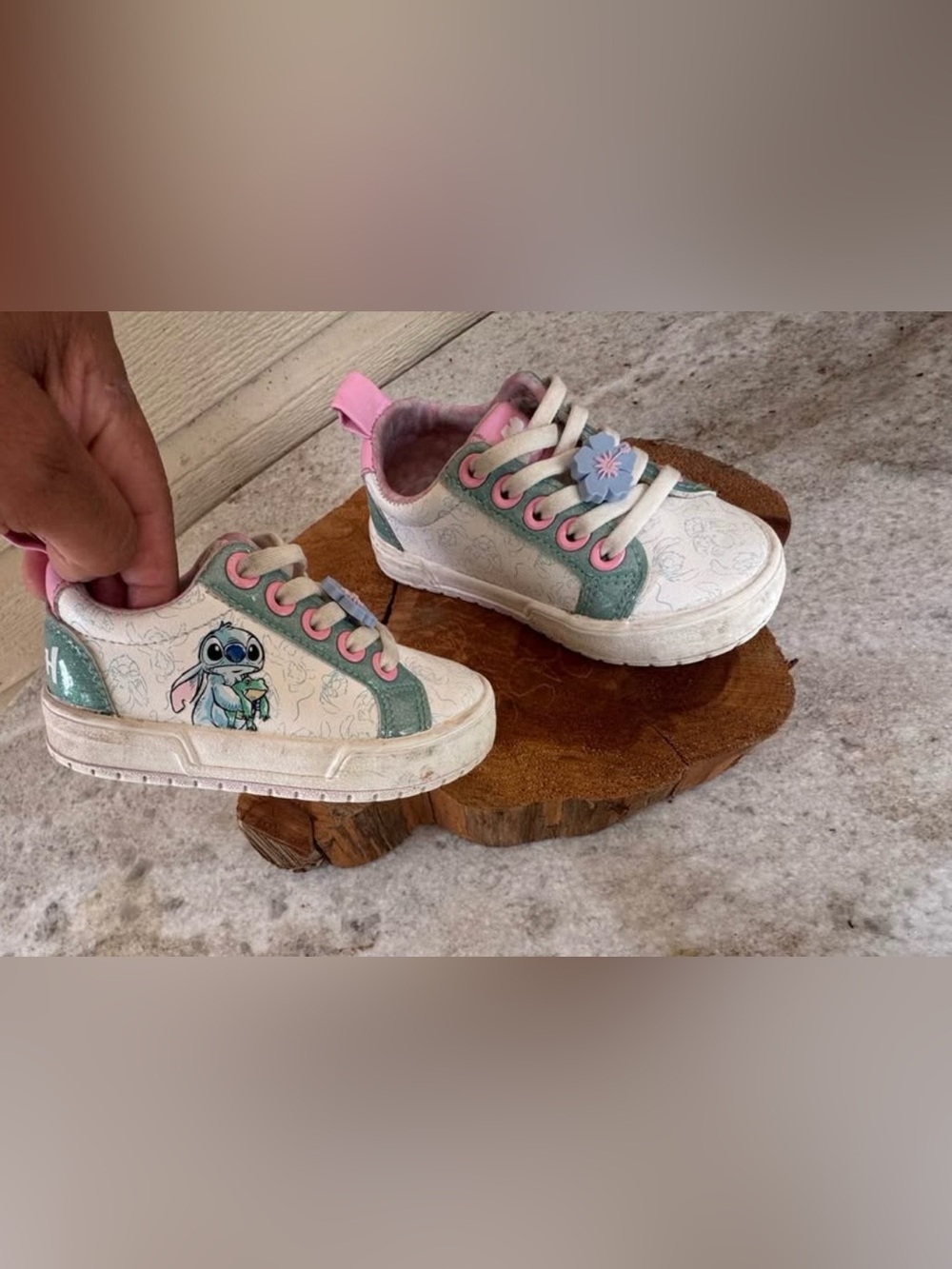 Disney Girls White & lilo  Stitch-Print Sneakers with Pink Accents size 7